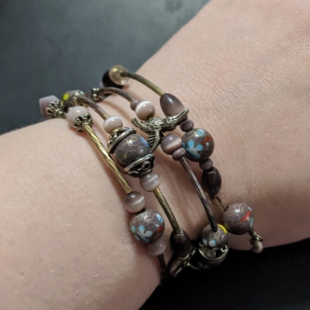 Silver Tone Purple Mauve Hummingbird Beaded Memory Wire Statement Bracelet